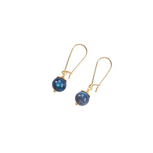 Ladda upp bild till gallerivisning, Elegant labradorite earrings with details in 18k gold-plated 925 sterling silver.
